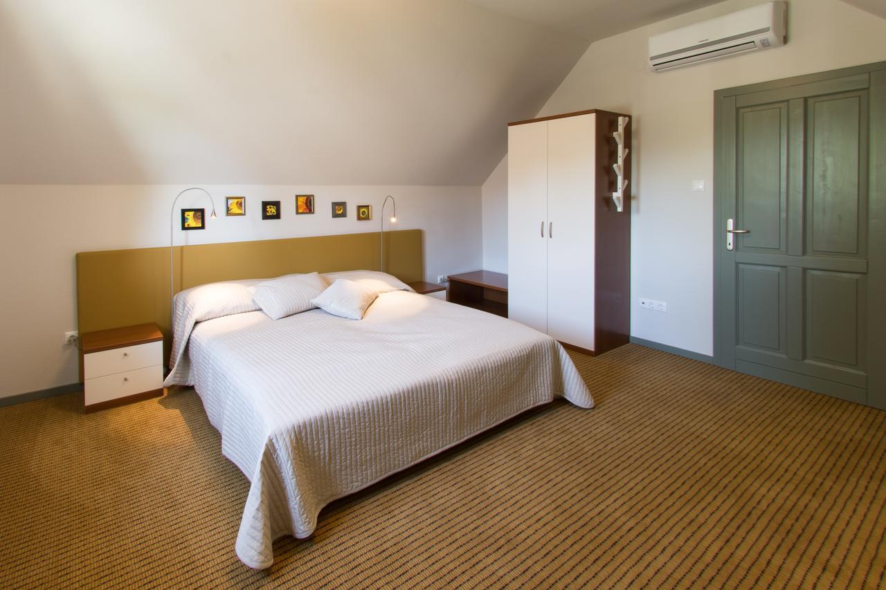 Villa Oliva Boutique Rooms&Spa Zamárdi Esterno foto